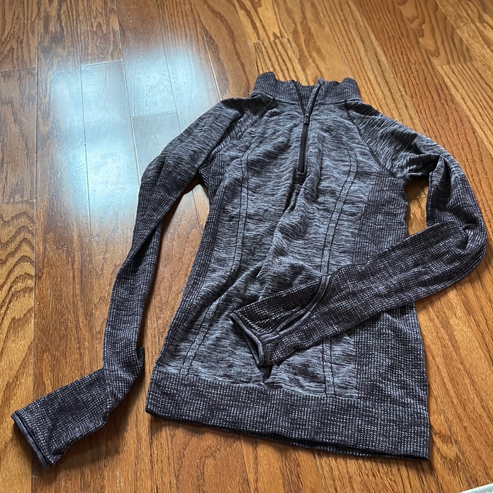 Lululemon quarter zip SUPER STRETCHY thin material
